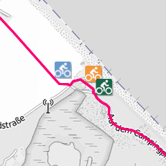 Ausschnitt der Übersichtskarte Tourismus auf der Insel Usedom. Im Hintergrund die Topografische Karte in grau. Ein Weg ist in pink hervorgehoben. Symbole zeigen an, Bestandteil welcher ausgewiesenen Radwwege dieser Weg ist.
